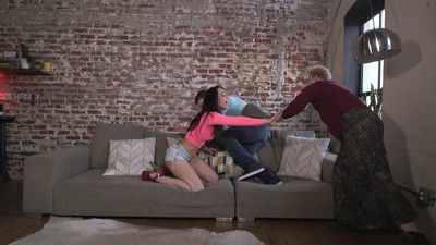 Получил сумкой по шее от бабули, но все равно трахнул cочную попку внучки в шортиках