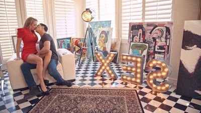 Качественный красивый секс молодого парня с его длинноногой зрелой любовницей